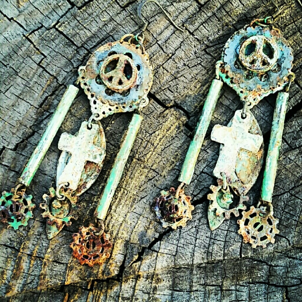 🔥SOLD🔥STEAMPUNK CROSS & PEACE SIGN EARRINGS - Picture 4 of 4